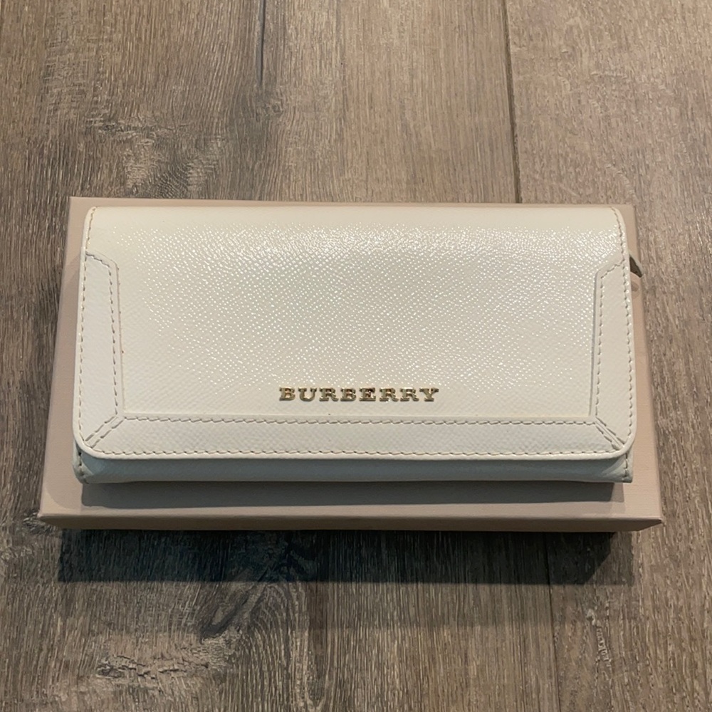 Burberry London patent leather penrose wallet